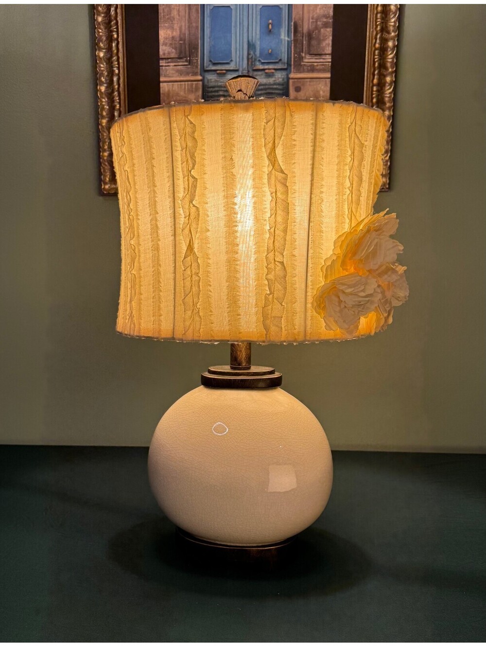 Vintage Mid Century Modern Ceramic Globe Lamp Ruffle Flower